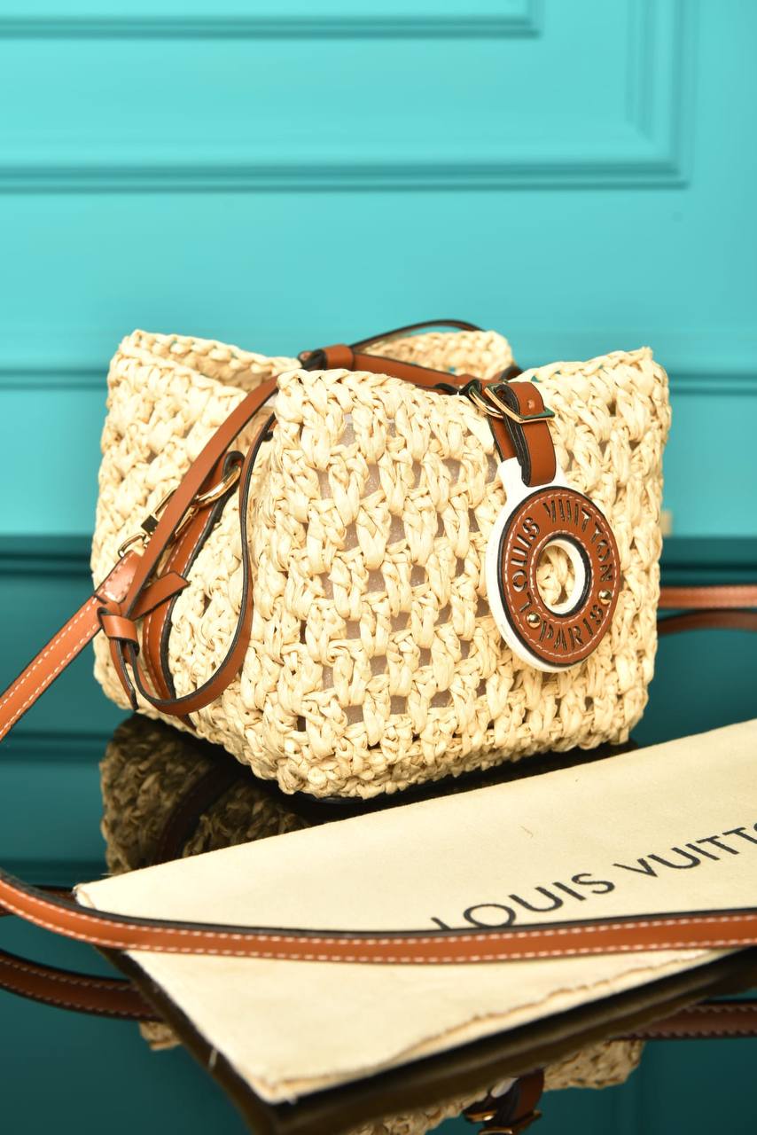 LVS- Noe Purse