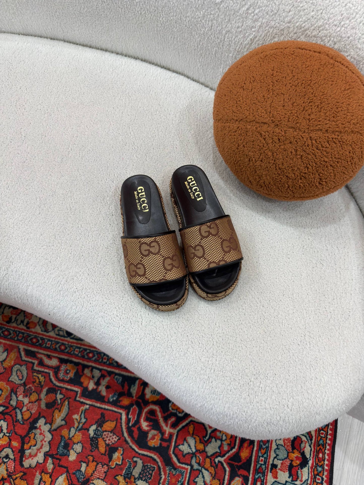 GG- Slippers
