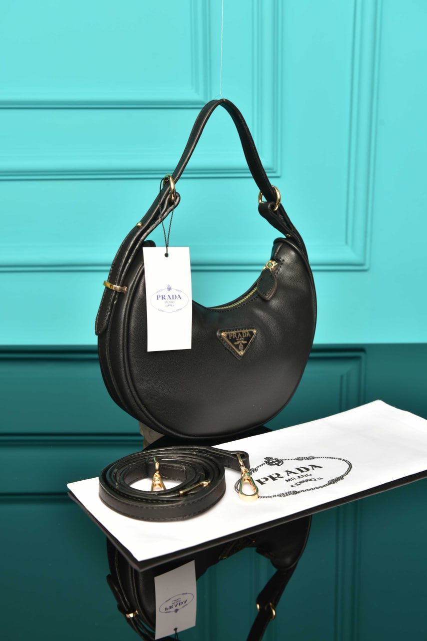 Arque Small Leather Shoulder Bag