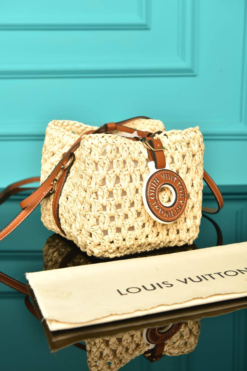 LVS- Noe Purse