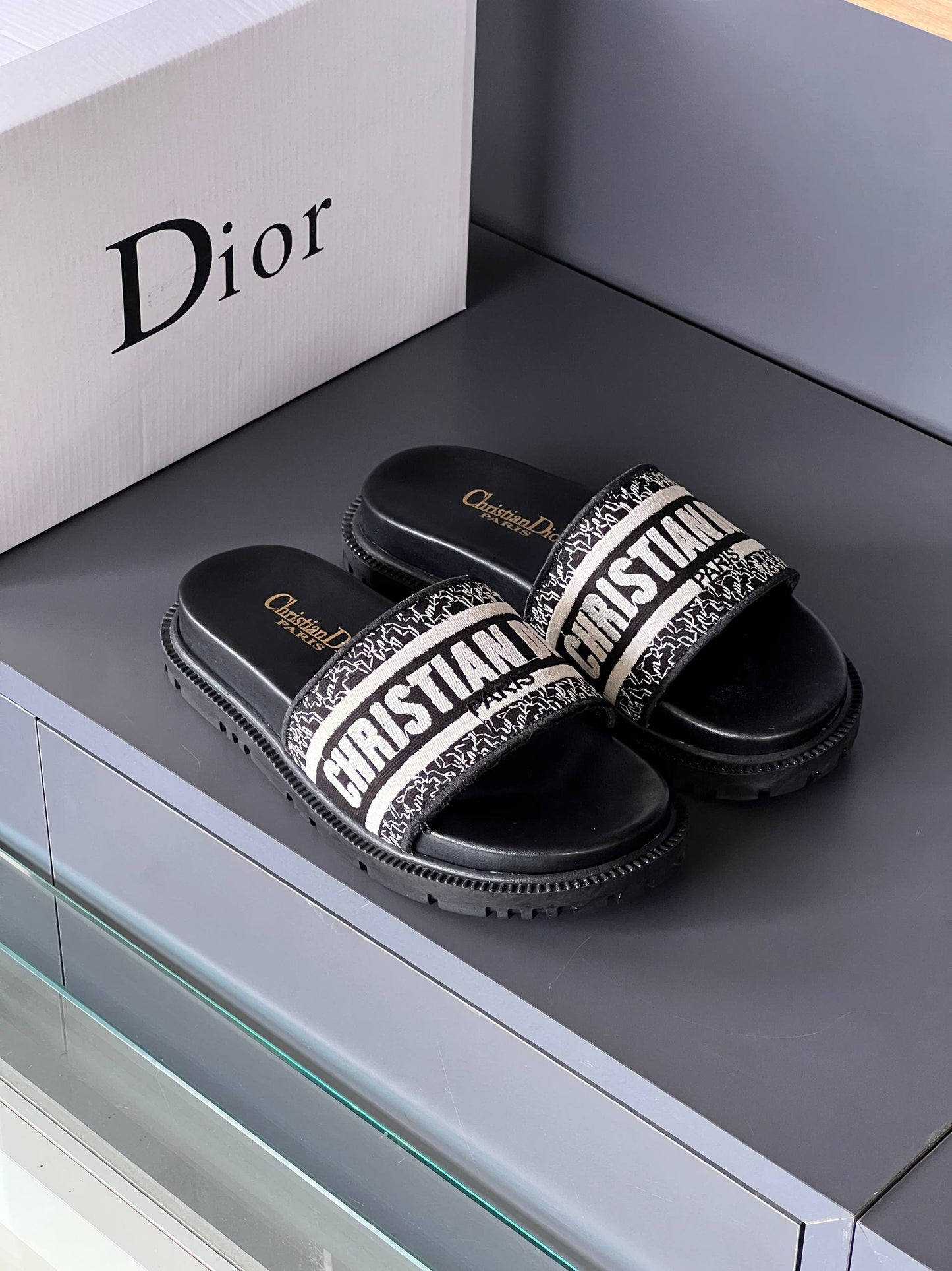 CD- Slippers
