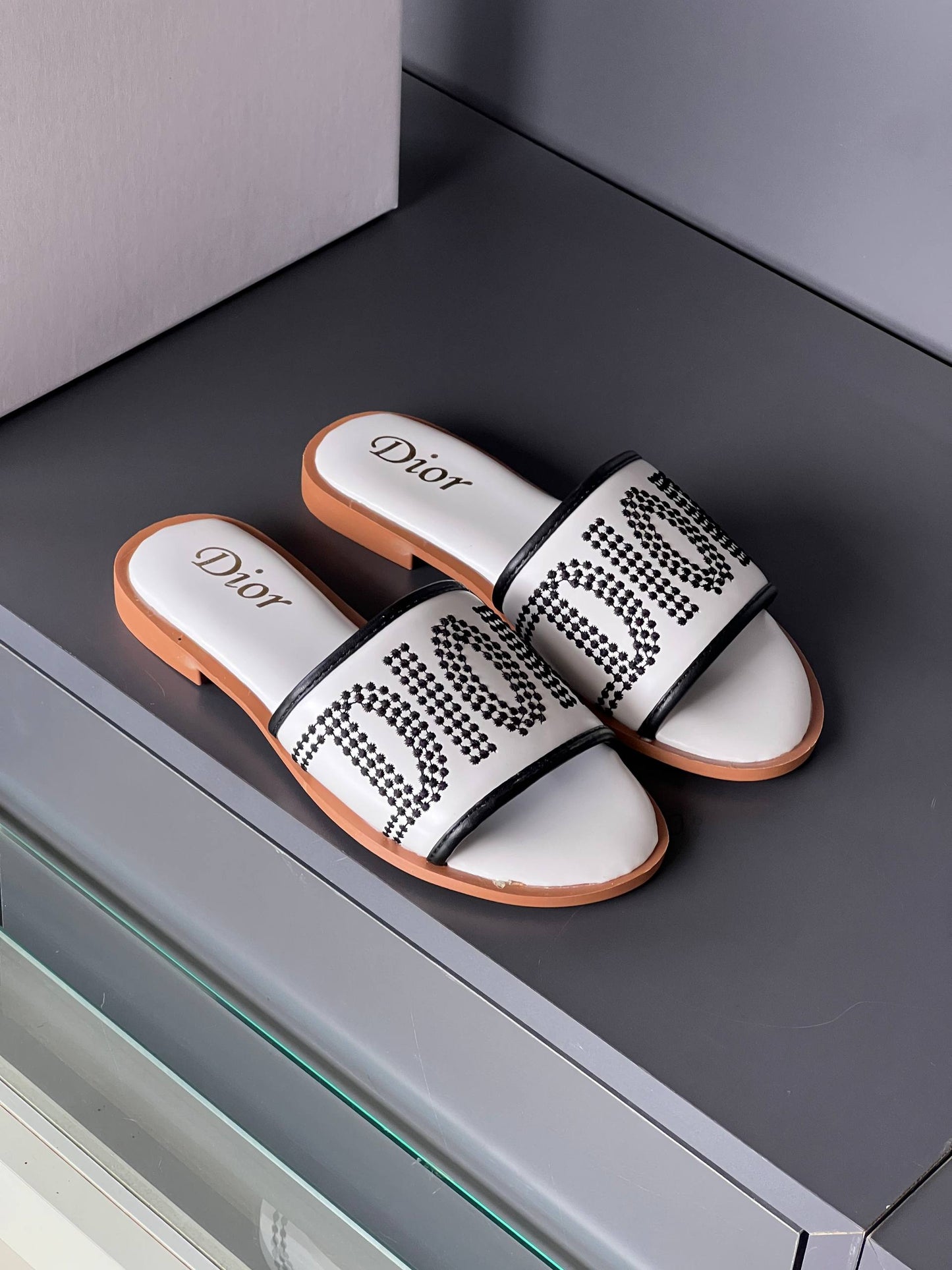 CD- Slippers